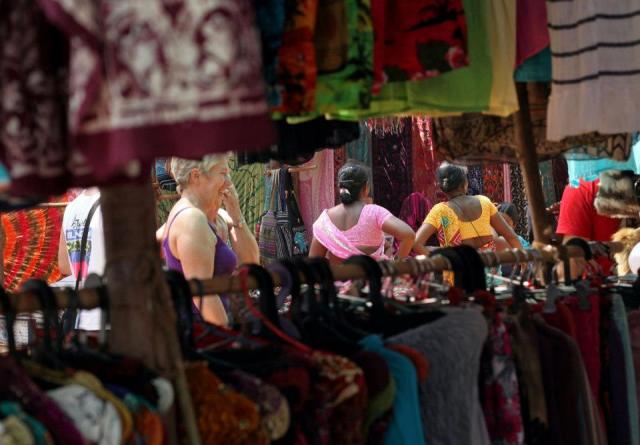 559952_10151445361784917_1127610975_n